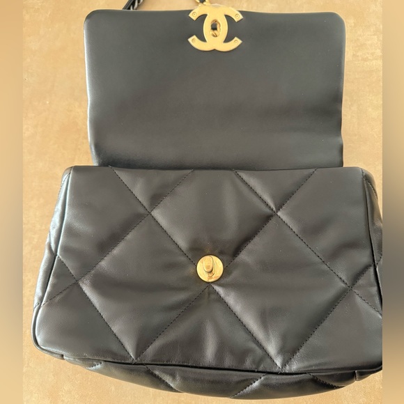 Chanel 19 Handbag - Brand New - Picture 8 of 15
